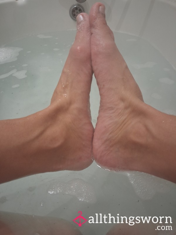 Bath Time Fun Including Feet And Pu**y 6 Photos