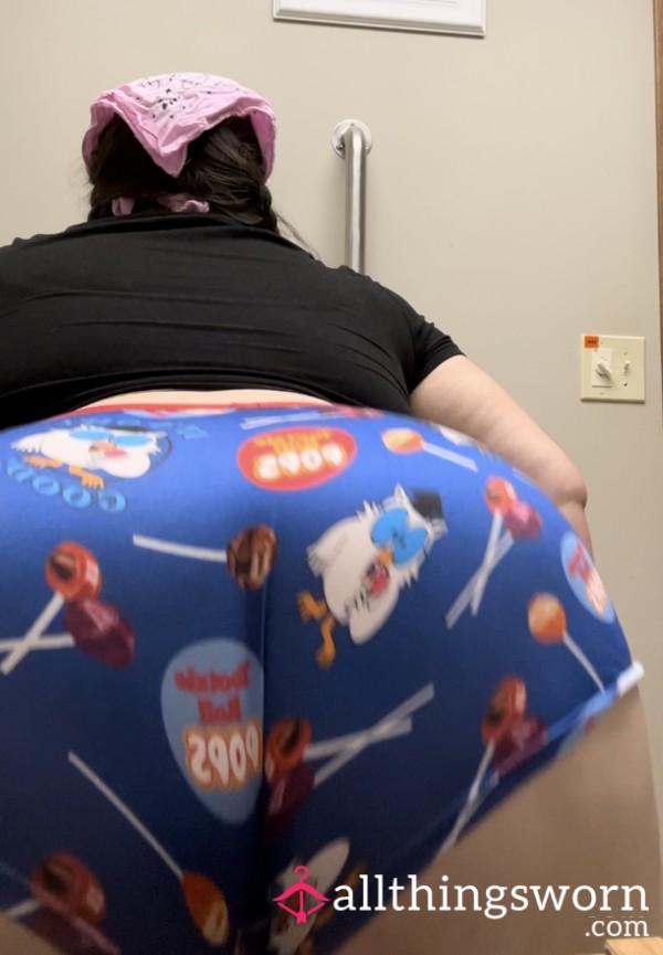 Bathroom Twerk In Boxer Shorts
