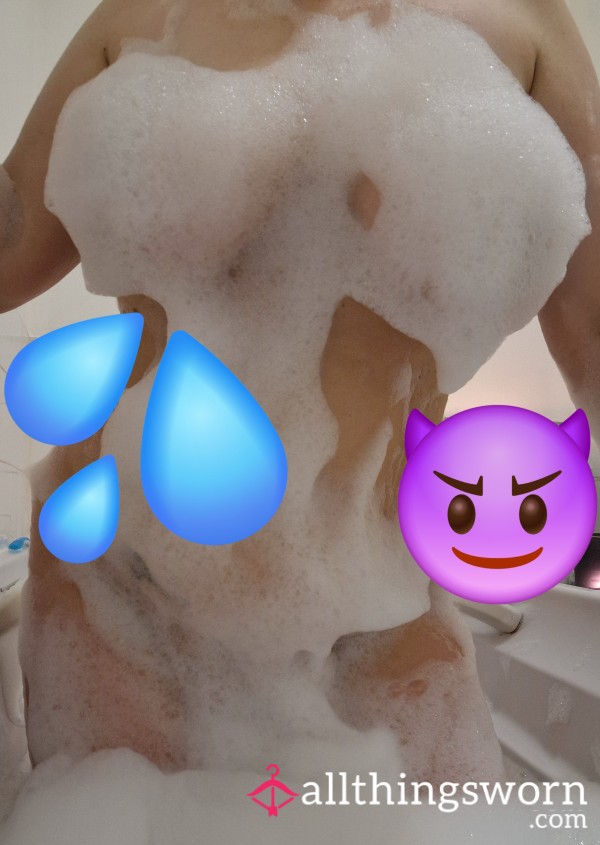 Bathtime Booby Reveal 💦😈