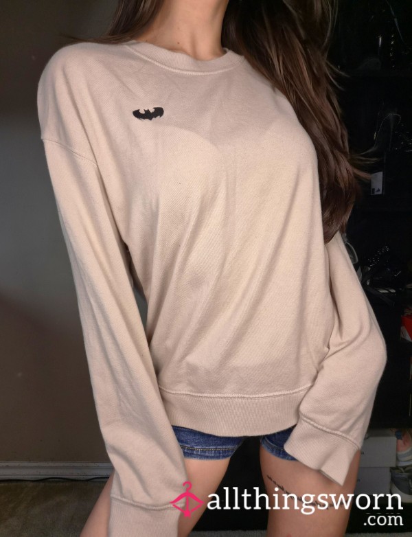 🦇 Batman Sweater DC Beige Tan Crewneck Cotton Longsleeved Sweatshirt Top Well Loved Japanese Asian Gym Girl Slim Thick Tattoos Booty Athletic Petite Fitness Model Personal Trainer