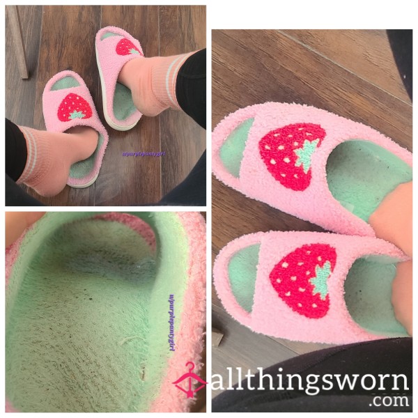 BBW Strawberry Open Toe Slippers 🍓 & Feet Folder 📂