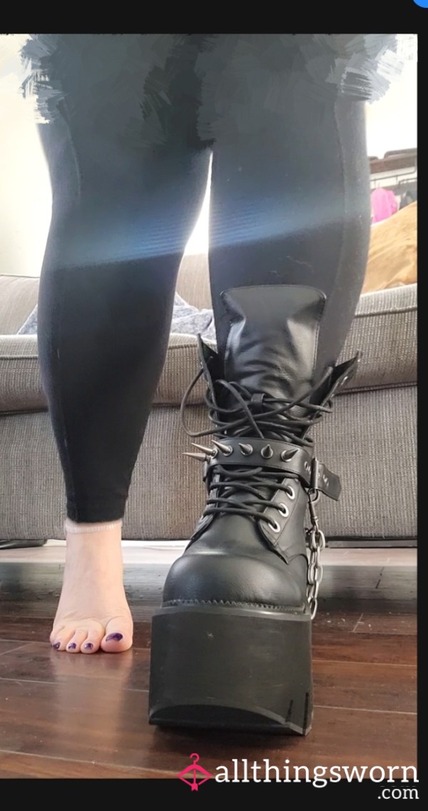 BBW Tries On New Goth Boots