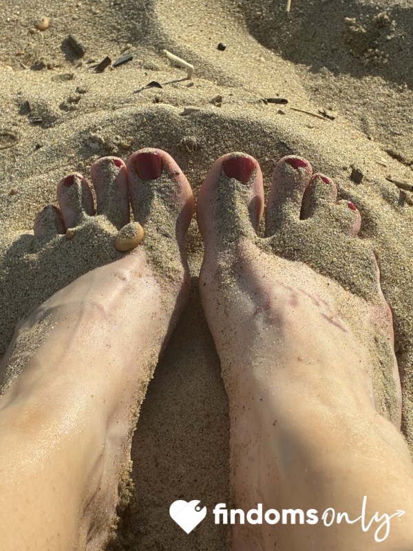 Beach Day Feet! ✨ 🦶🏝️☀️💋✨