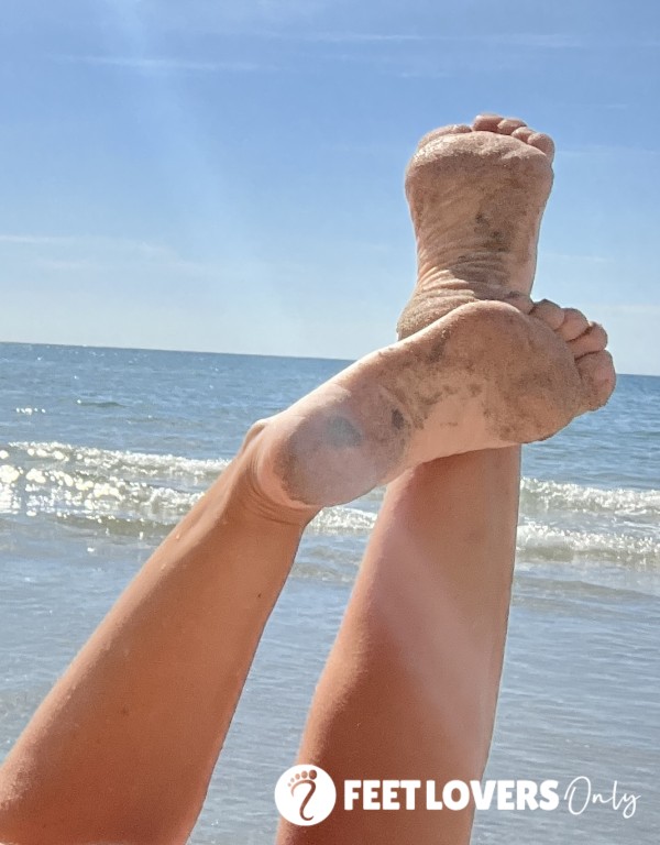 Beach Feet (8 Pics)