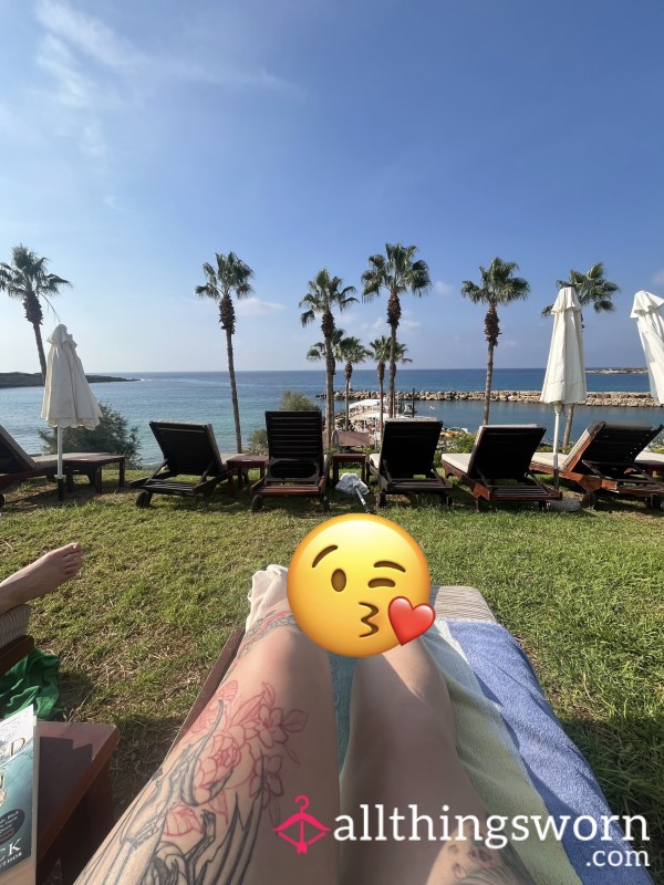 Beach & P**l Vibes