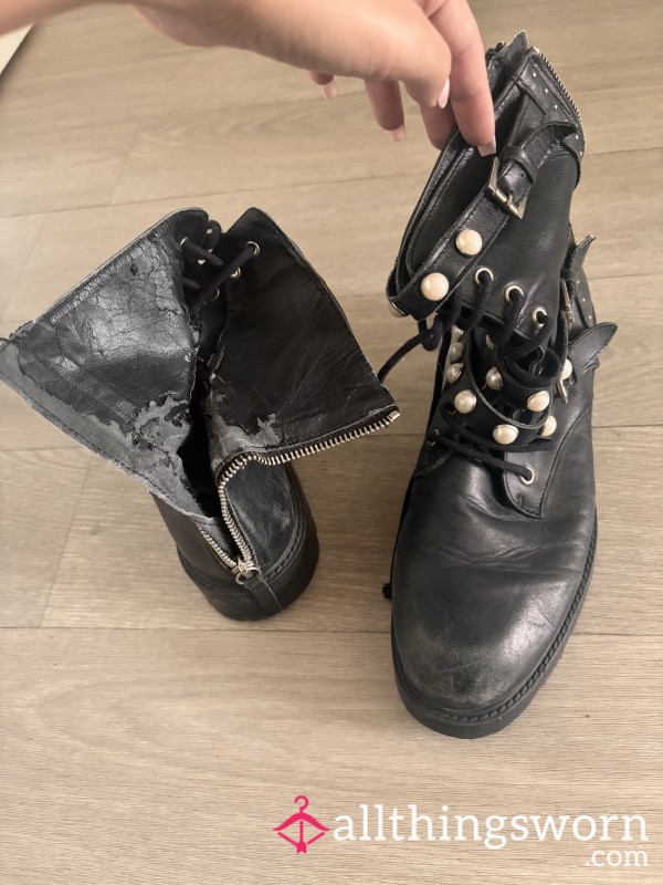 Super Worn Boots