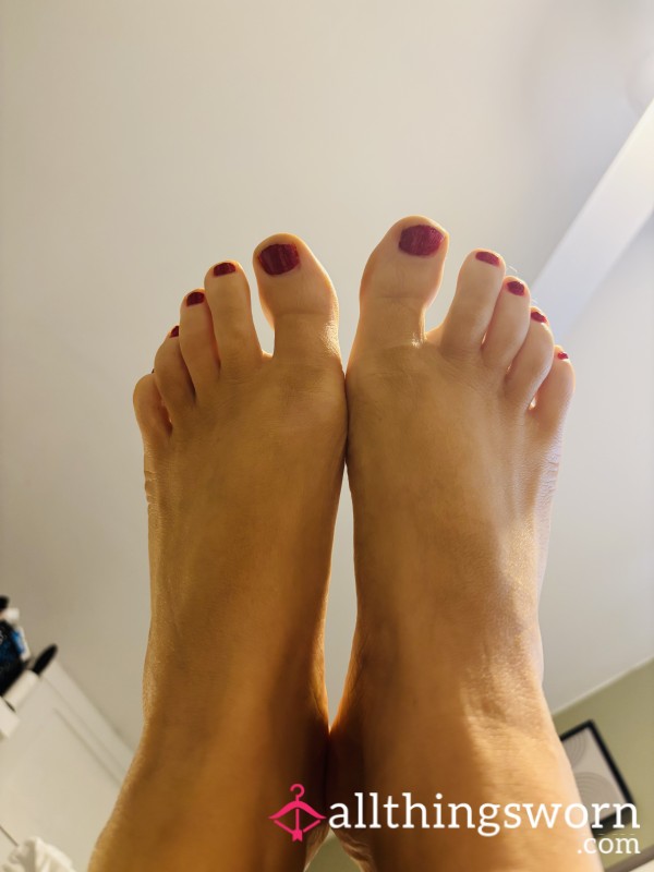 (Bundle) Beautiful Bare Clean Feet In Air With Nails Painted Red