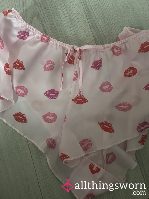 Beautiful Kisses French Knickers.lovely And Soft Soaking Up All My Scent .who Wants Me To Wear Them For You . Let Me Be Your Knew Addiction