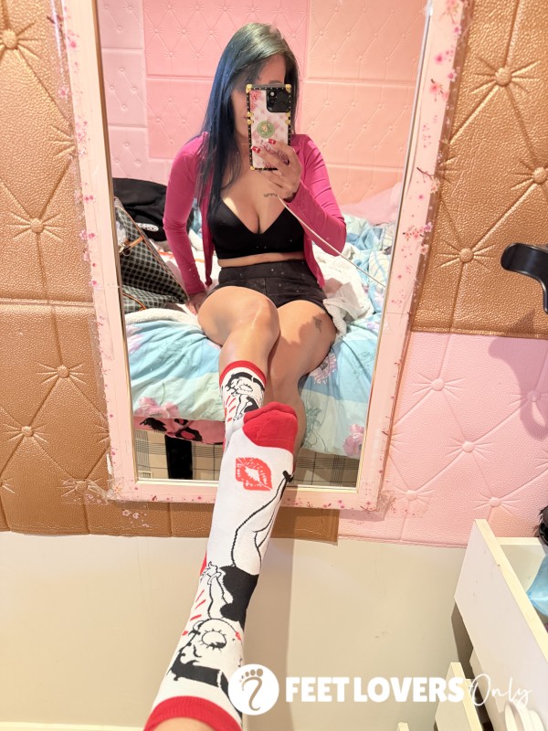 Beautiful Socks For You Get 2 Days Wear And You Will Smell Me