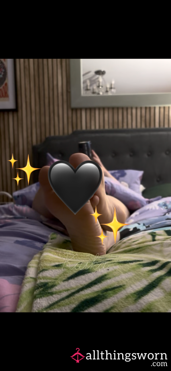 Bedtime Reading 📖 (ignored Foot Fetish)