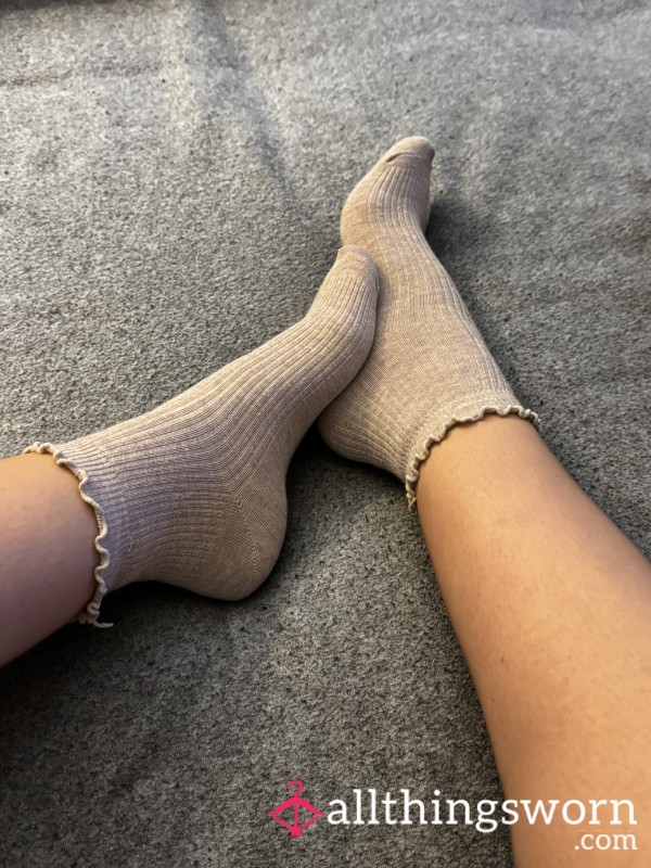 Beige Frill Trim Socks 48hrs Wear