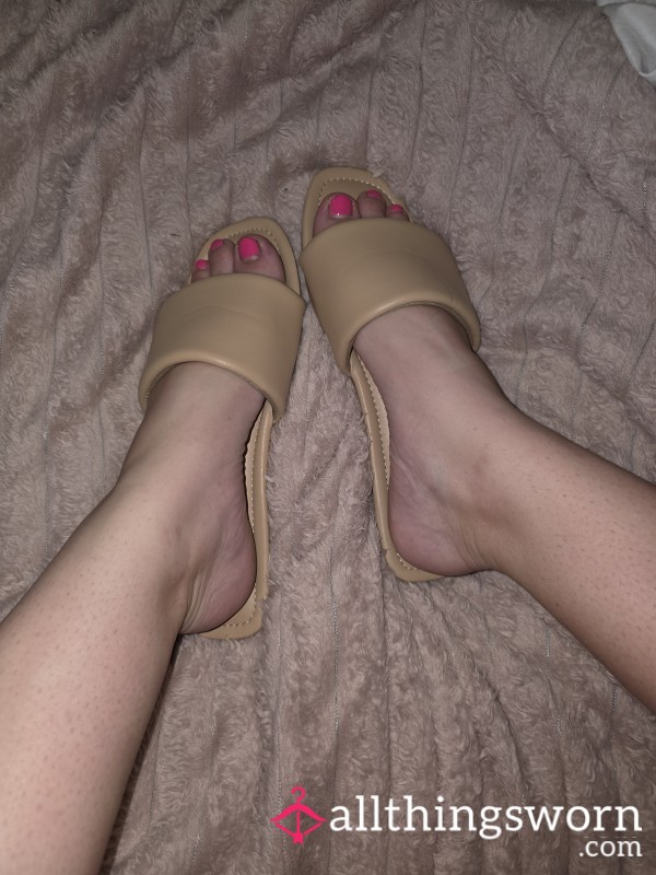 Beige Sandals / Slides