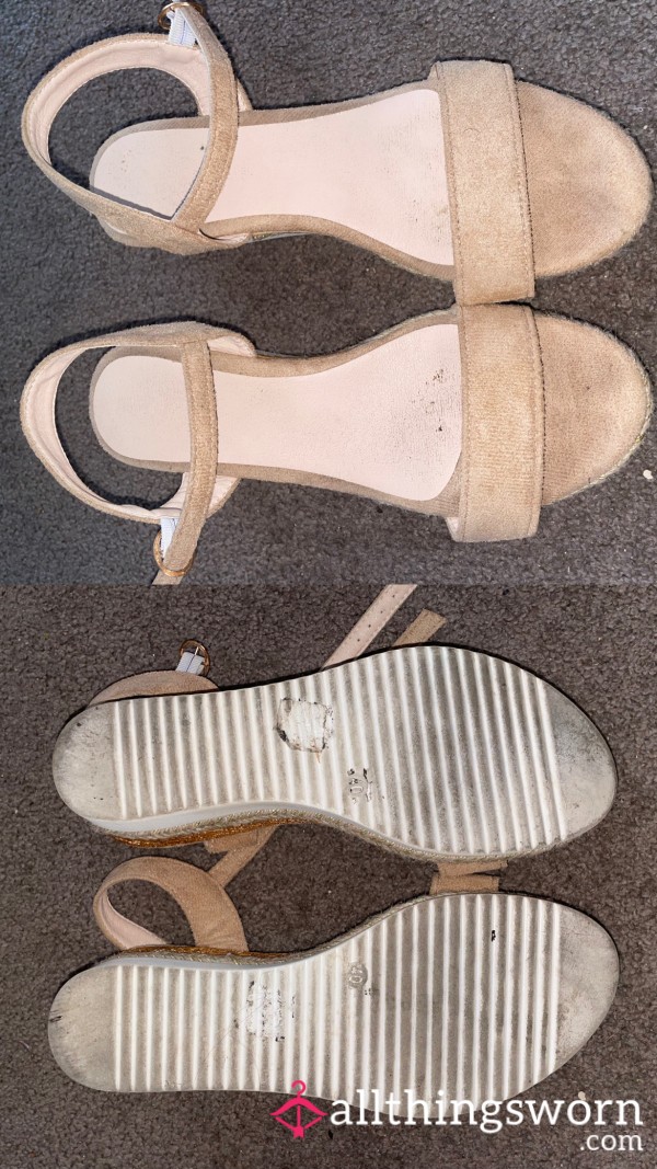 Beige Suede Sandals With Ribbed Bottoms - Well Worn & Dirty