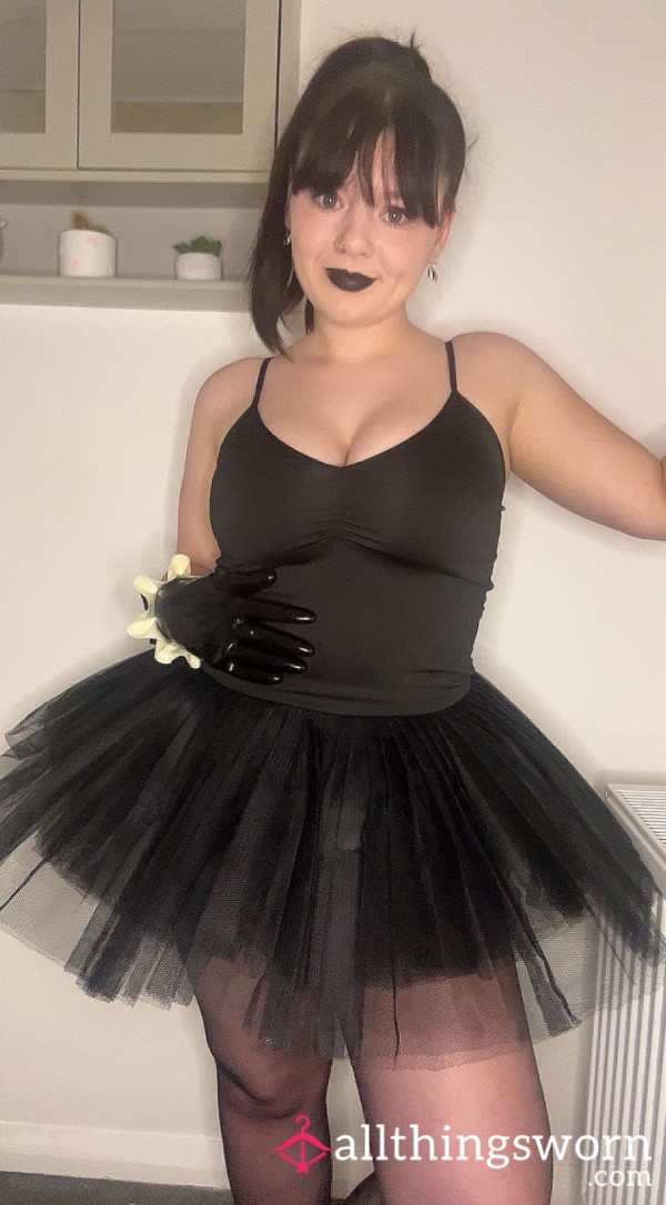 BELLA PLAYING PRINCESS - Black Tutu & Nylons