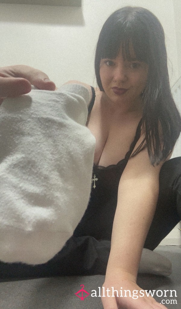 BELLA’S 24 HOUR SOCK WEAR 🏴🧦💦 White Trainer Socks.