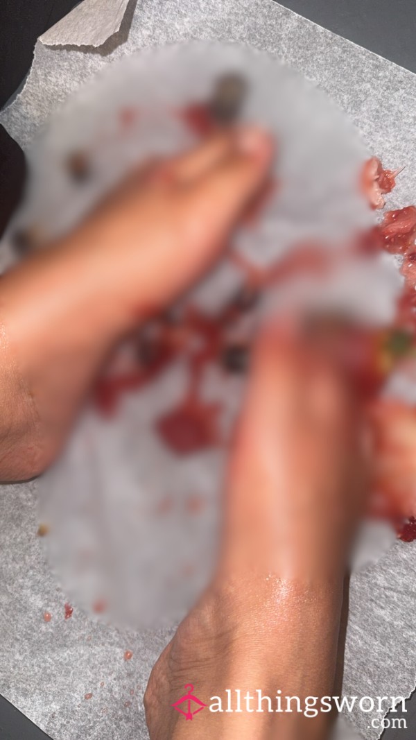 BERRY CRUSH.. Come See My Size 4 Soles Destroy These Berries🍓