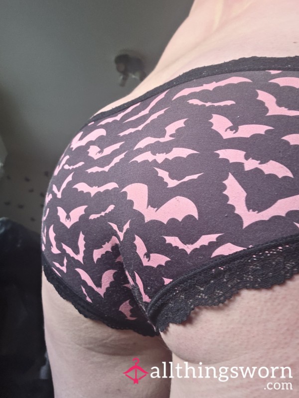 Big Arse Big Panties Well Worn, These Are Part Of My Everyday Wear So Have Been Worn Multiple Times, Will Wear For How Ever Long You Desire Before Sending For Full Pu**y Coverage