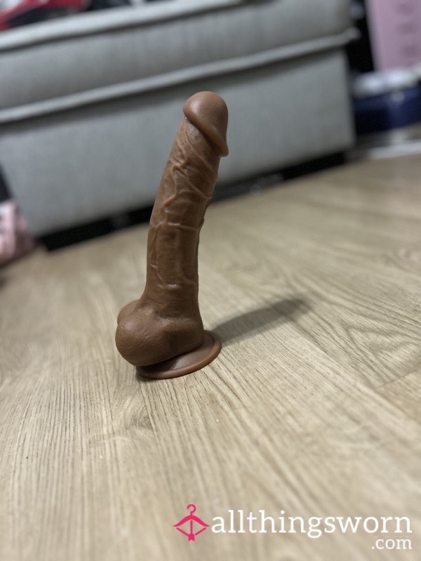 Big Black Suction Di**o
