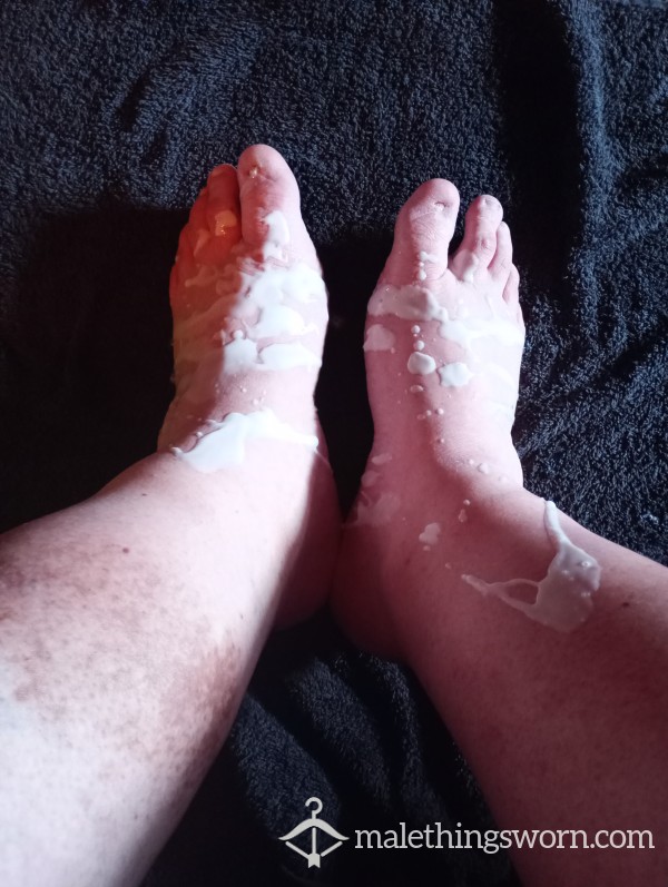 Big Feet Rubbing In Lotion