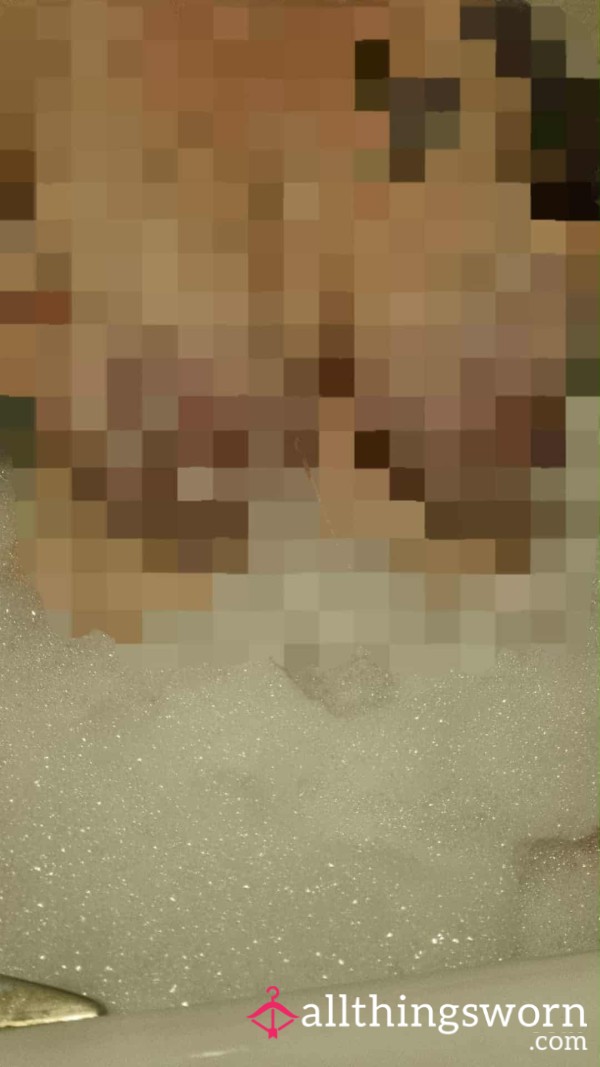 Big Juicy Tits In Bubble Bath