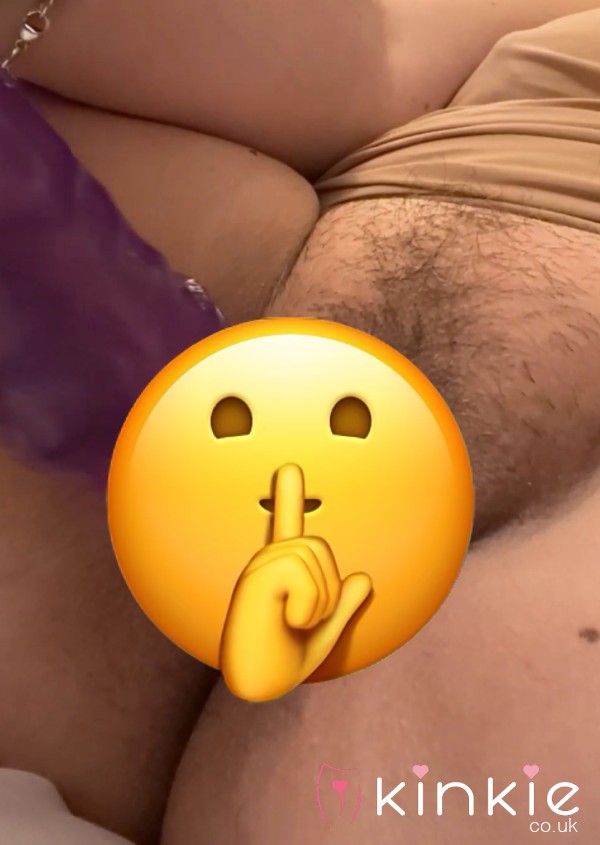 Big Purple Di**o Close Up F**k Over 5 Mins