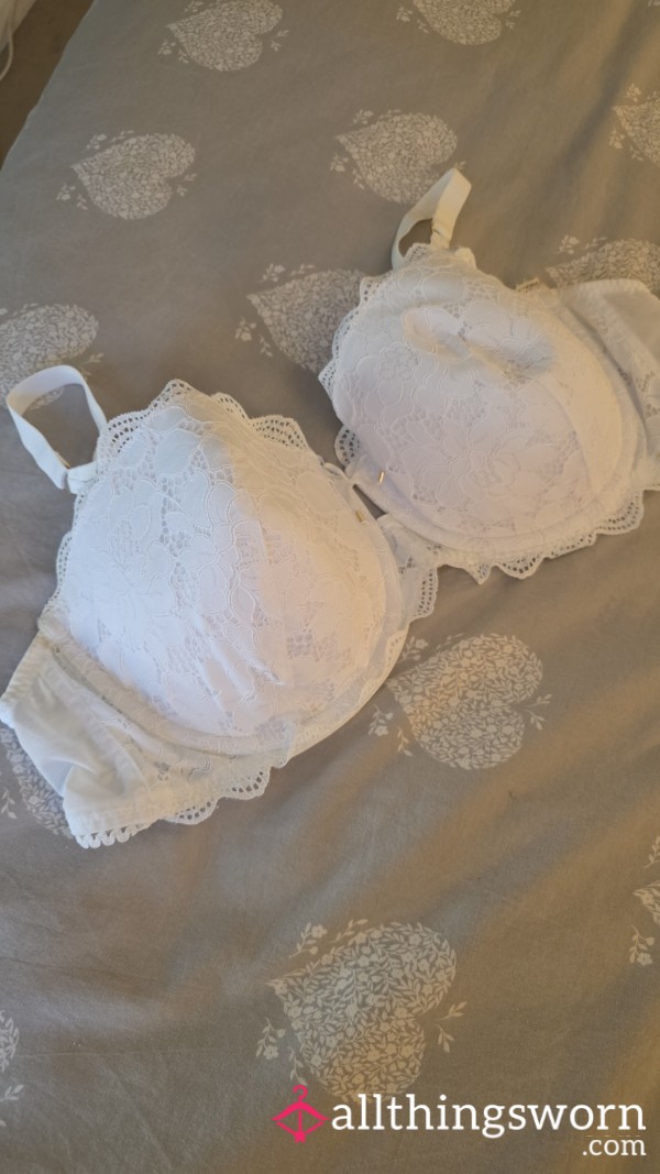 Big White Lace Bra, UK Size 38DD For All You Big Breast Lovers 😜😏