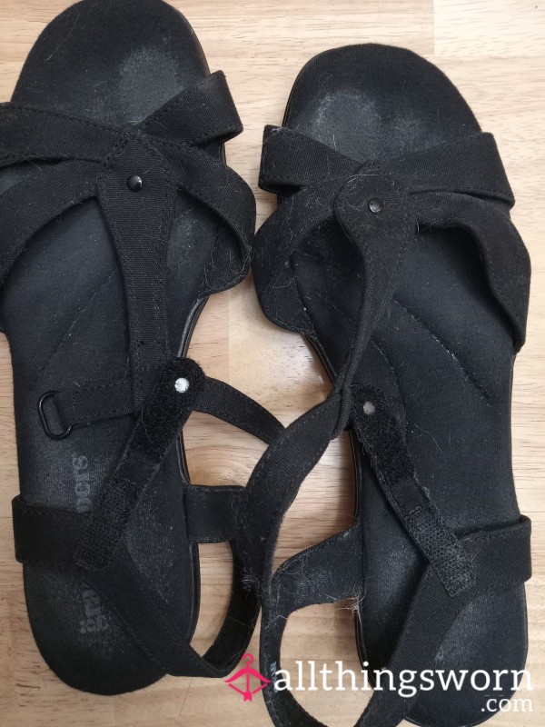 Black 8 1/2 Gra**hoppers Ortholite Strappy Sandals