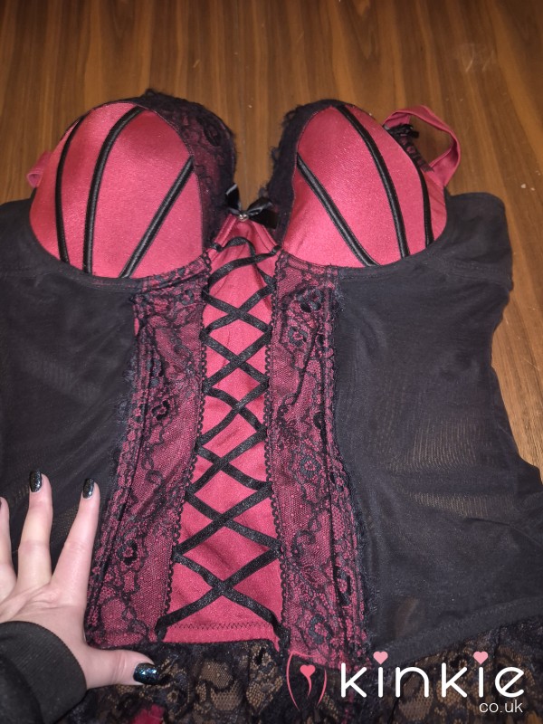Black And Red Basque