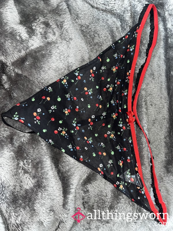 Black And Red G-String With Ruffles XXL