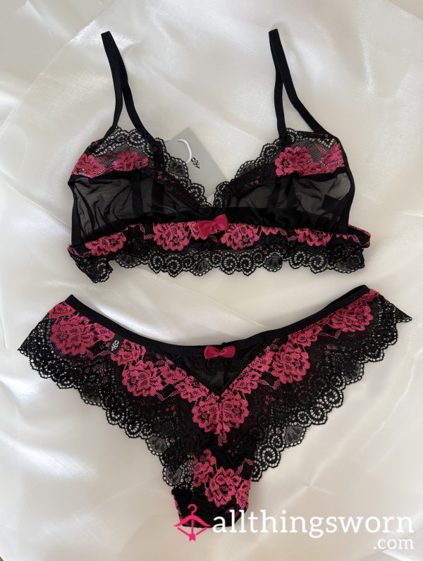 ( *ˊᵕˋ) Black And Red Lace Lingerie Set ♡