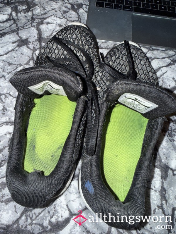 Black And White Nike Gym/running Trainers