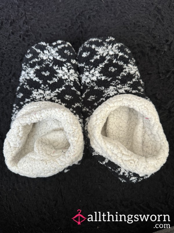 Black And White Slipper Socks! 🖤🤍