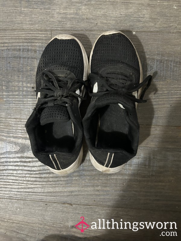 Black And White Sneakers Size 6
