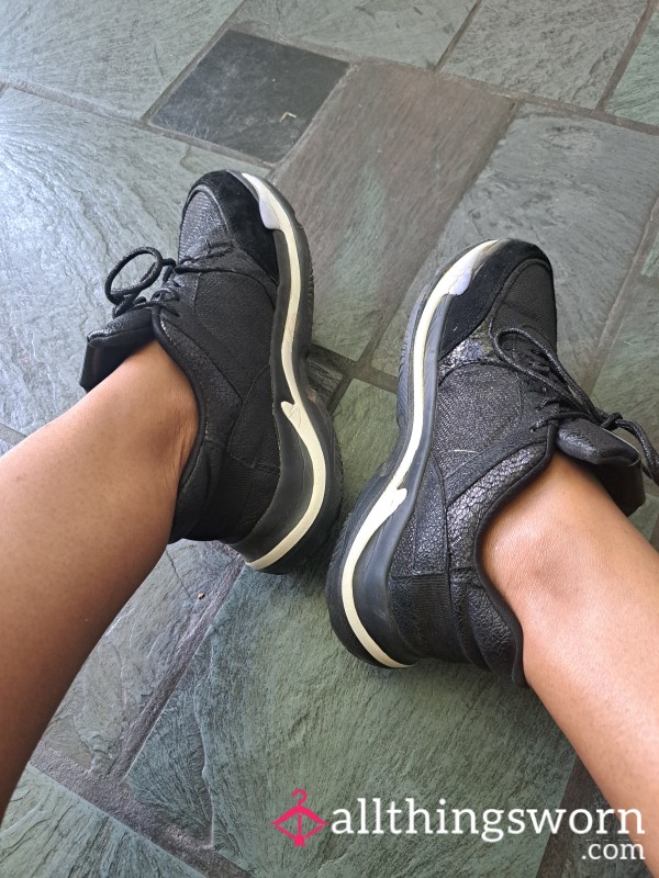 Black And White Subtly Sparkly Sneakers Sz9