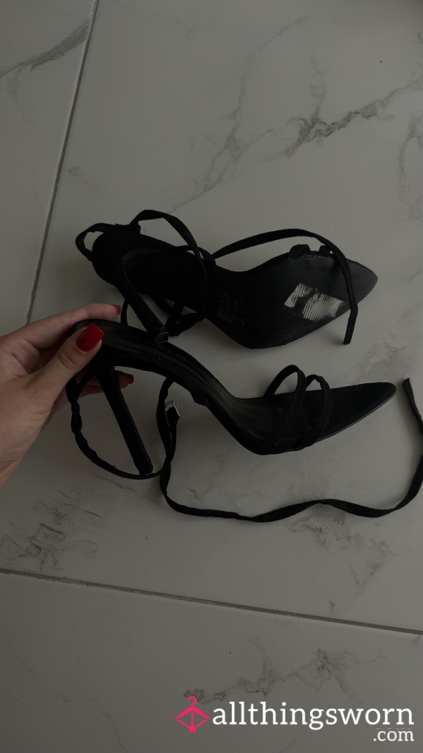 Black Bohoo Sandals With Very High Heels
