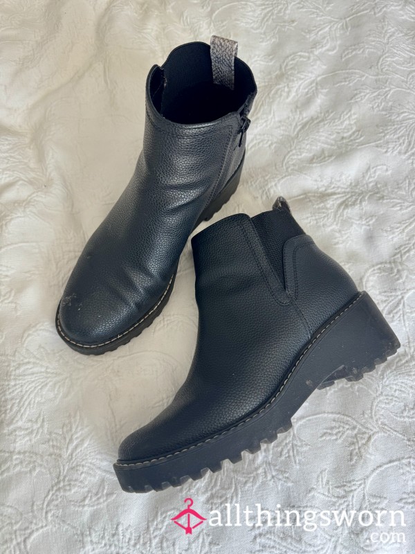 Black Boots With Thick Sole 🖤