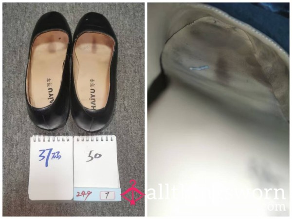 Black Commuter Shoes Of Chinese Flight Attendants