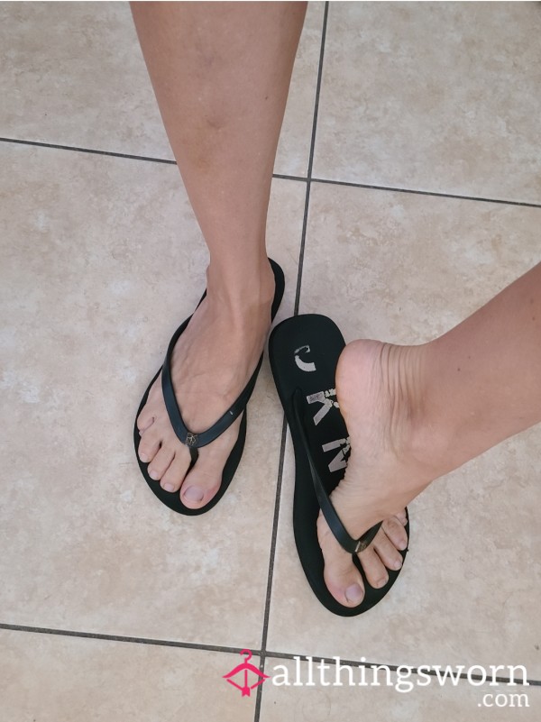 Black DKNY Flip-flops, Well Loved