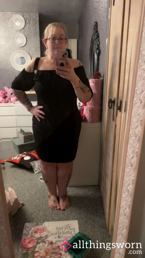 Black Dress , Cut Out Ring Detail Shoulder