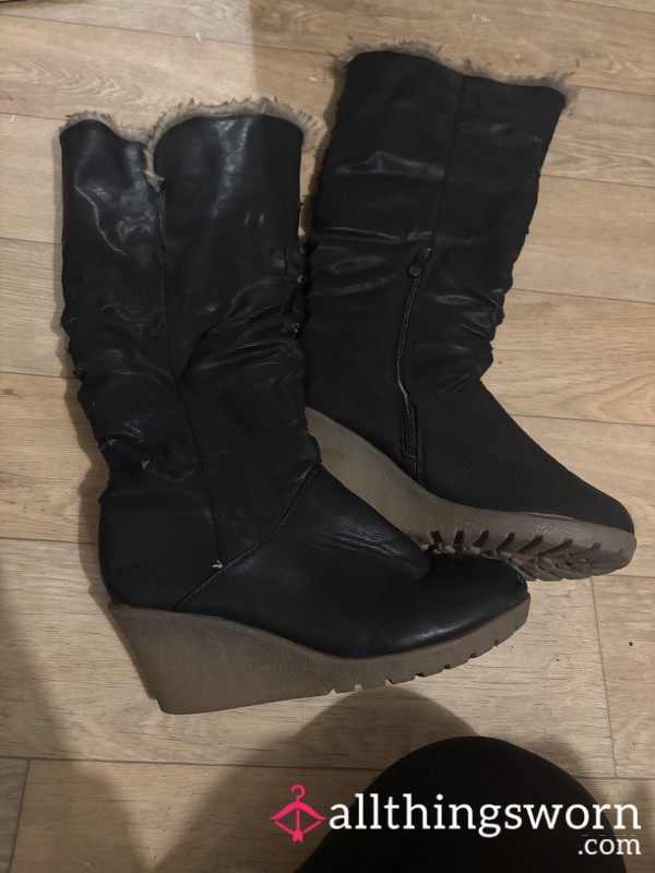 Black Faux Fur Lined Wedge Style Boot