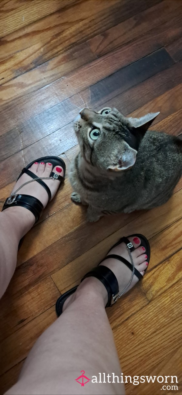 Black Flat Sandals With Chain