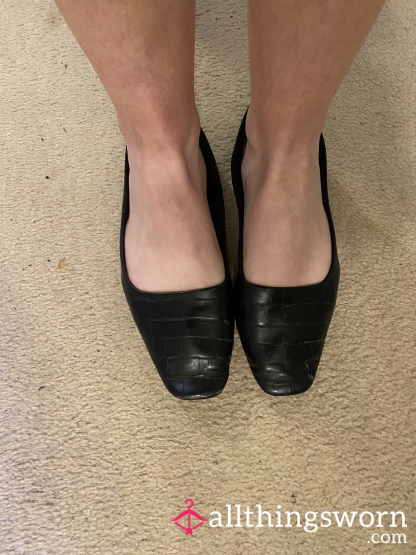 Black Flat Slip-On Shoes – Simple, Sleek & Everyday Comfort ✨