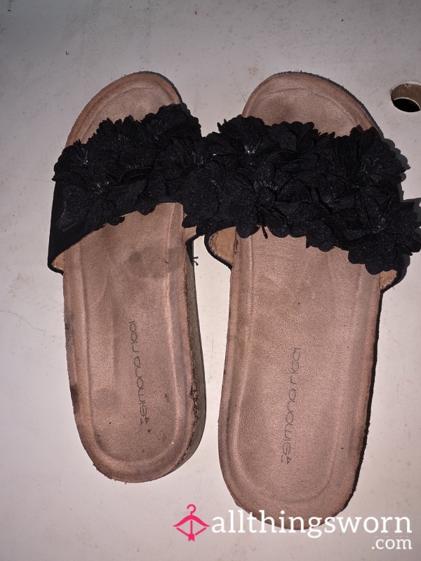 Black Flats / Sandals / Slides