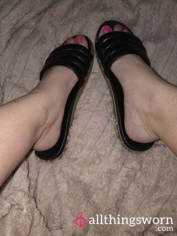 Black Flats / Sandals / Slides