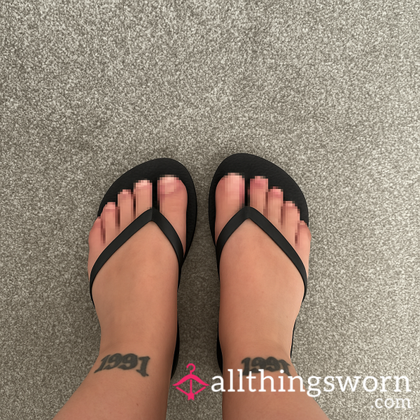 Black Flip Flops🩴