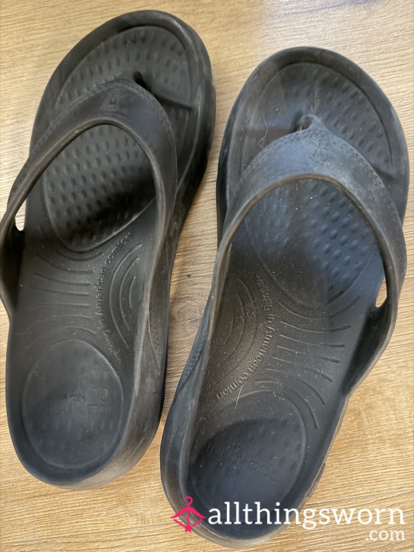 Black Flip-Flops