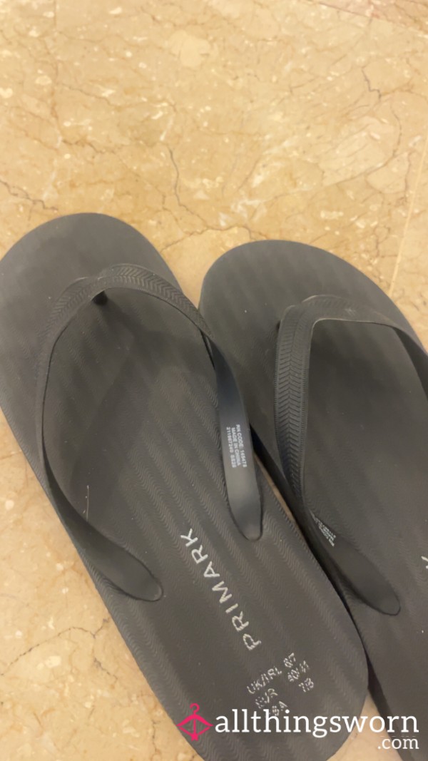 Black Flip Flops💦