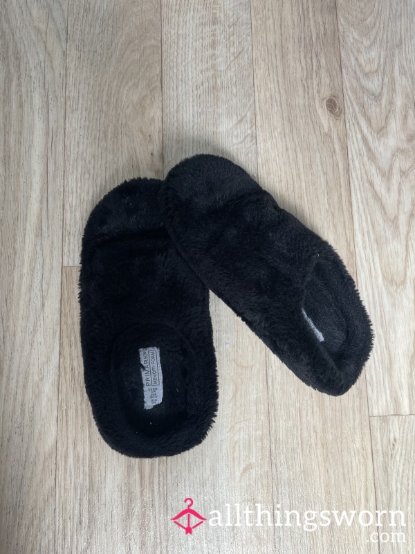 Black Fluffy Home Slippers | Size 3/4