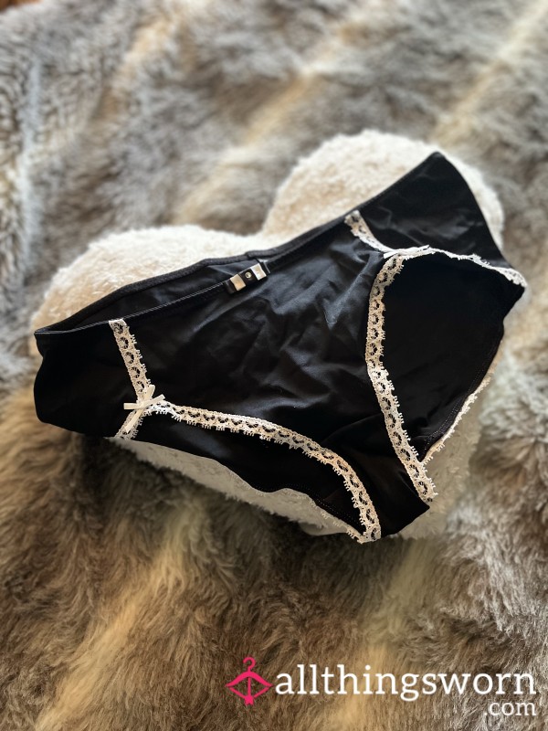 Black Full Back Panties With Cute Bow