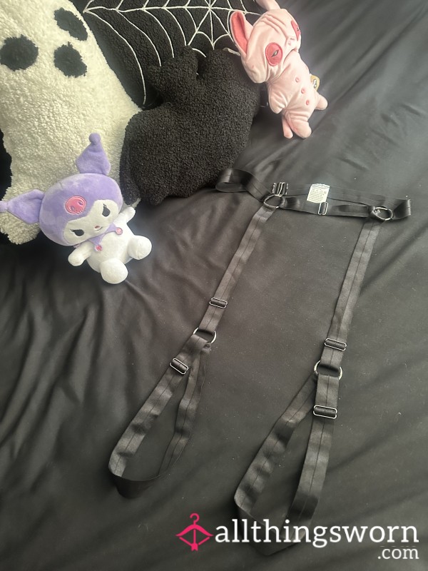 BLACK GARTER